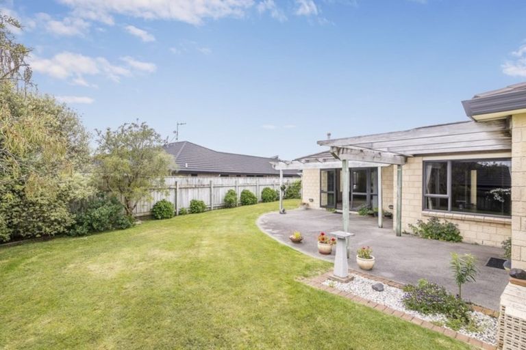 Photo of property in 8 Monarch Place, Paraparaumu Beach, Paraparaumu, 5032