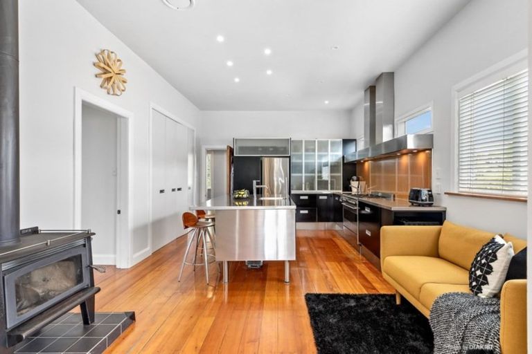 Photo of property in 14 Garfield Street, Brooklyn, Wellington, 6021