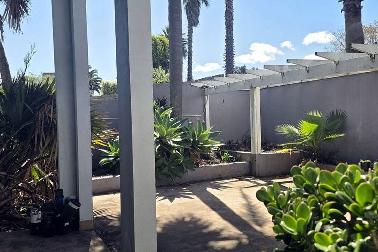 Photo of property in 213 Whangaparaoa Road, Red Beach, 0932