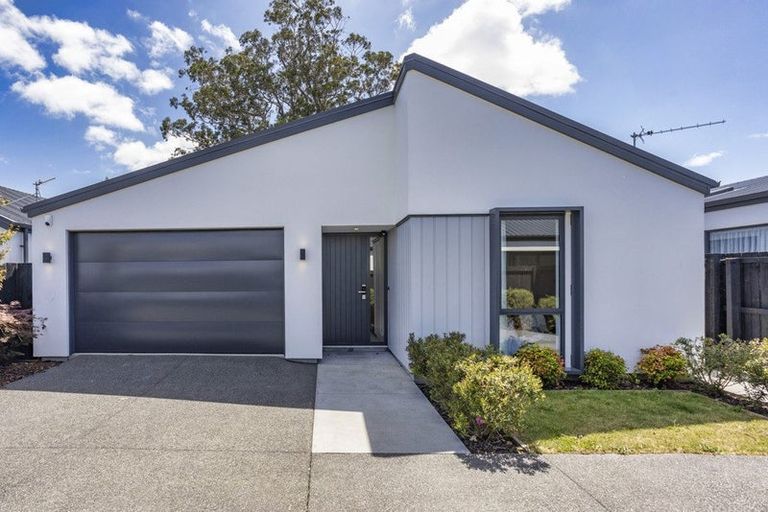 Photo of property in 12 Horoeka Street, Avonhead, Christchurch, 8042
