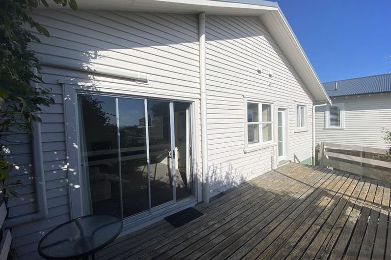 Photo of property in 123 Pendarves Street, New Plymouth, 4312