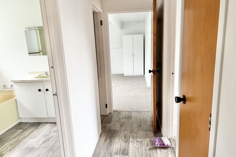 Photo of property in 21 Tudor Road, Henderson, Auckland, 0610