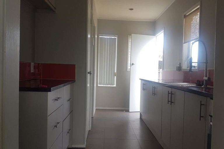 Photo of property in 2 Sunlands Drive, Manurewa, Auckland, 2102