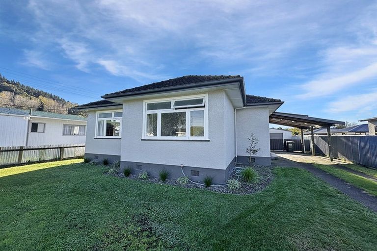 Photo of property in 42 Caffray Avenue, Aramoho, Whanganui, 4500