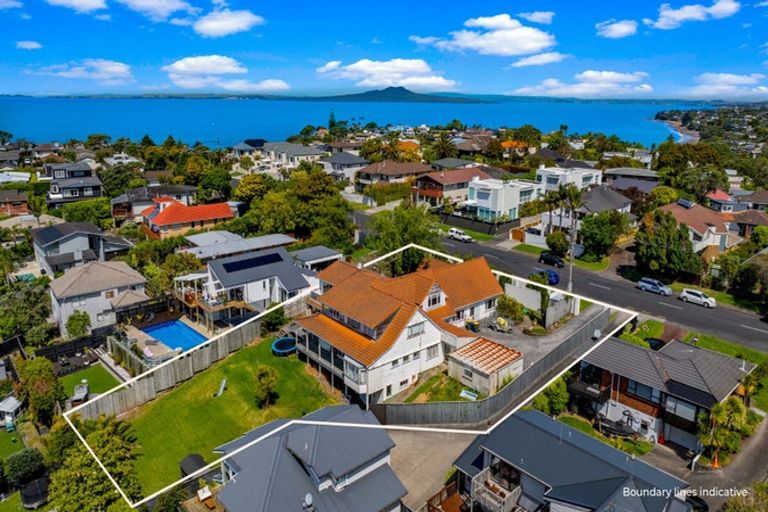Photo of property in 18 Montgomery Avenue, Rothesay Bay, Auckland, 0630