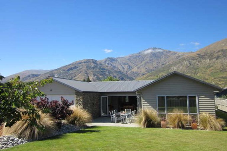 Photo of property in 65 Erskine Street, Lake Hayes, Queenstown, 9304