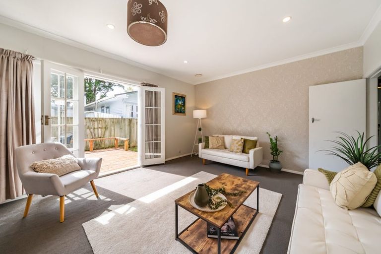 Photo of property in 2 Wood Street, Wallaceville, Upper Hutt, 5018