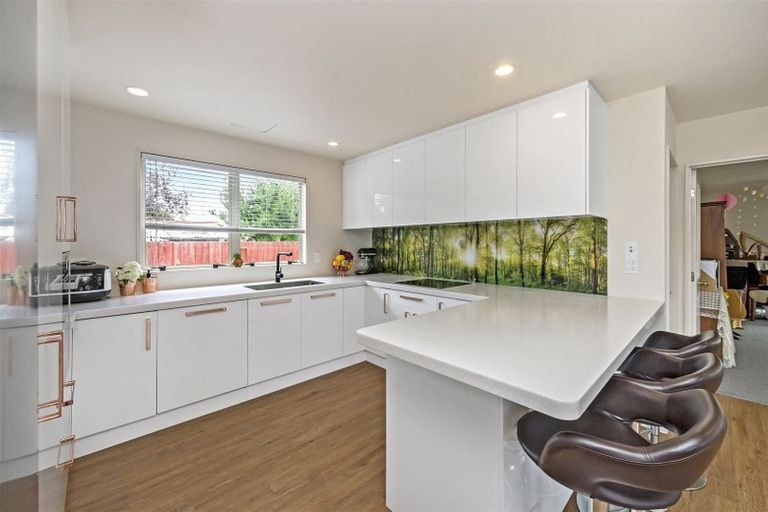 Photo of property in 6 Rosefield Lane, Northcote, Christchurch, 8052