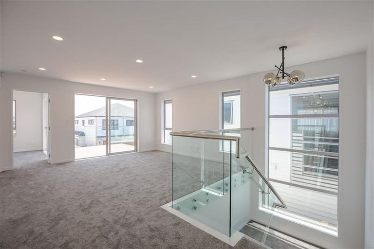 Photo of property in 4 Toanui Road, Hobsonville, Auckland, 0616