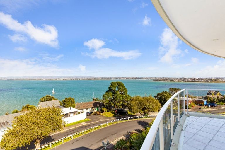 Photo of property in 9 Brigantine Drive, Beach Haven, Auckland, 0626