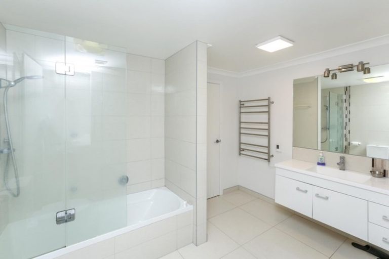 Photo of property in 129 Pendarves Street, New Plymouth, 4312