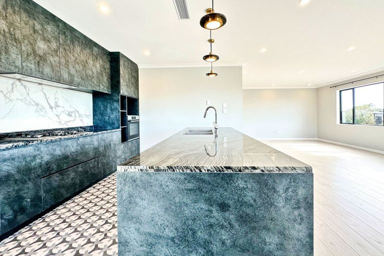 Photo of property in 42 Montgomery Avenue, Belmont, Auckland, 0622