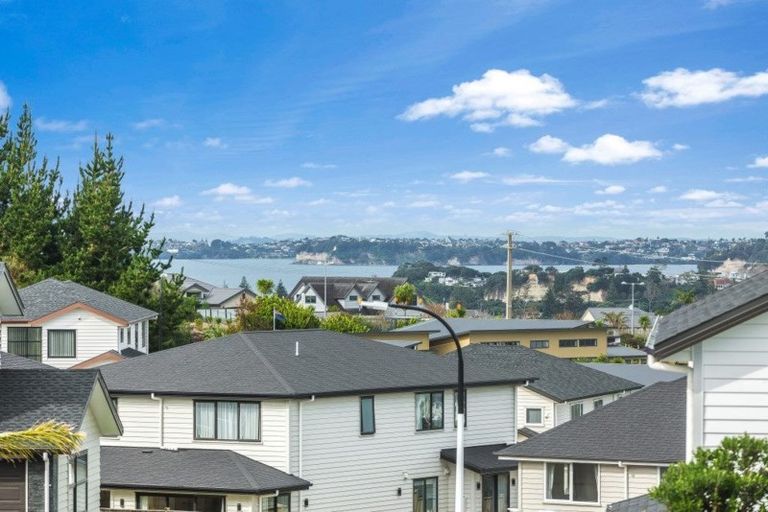 Photo of property in 15 Tawa Place, Orewa, 0931