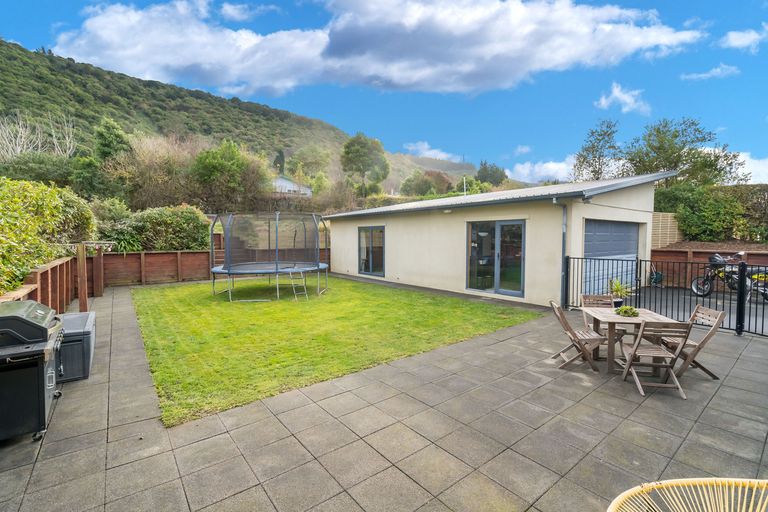 Photo of property in 5 Monowai Road, Ravensbourne, Dunedin, 9022