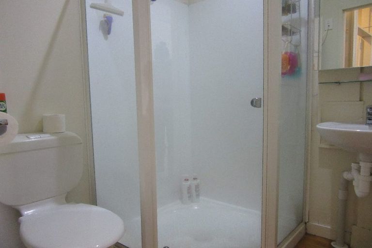 Photo of property in Endeavour Apartments, 19/125 Thorndon Quay, Pipitea, Wellington, 6011