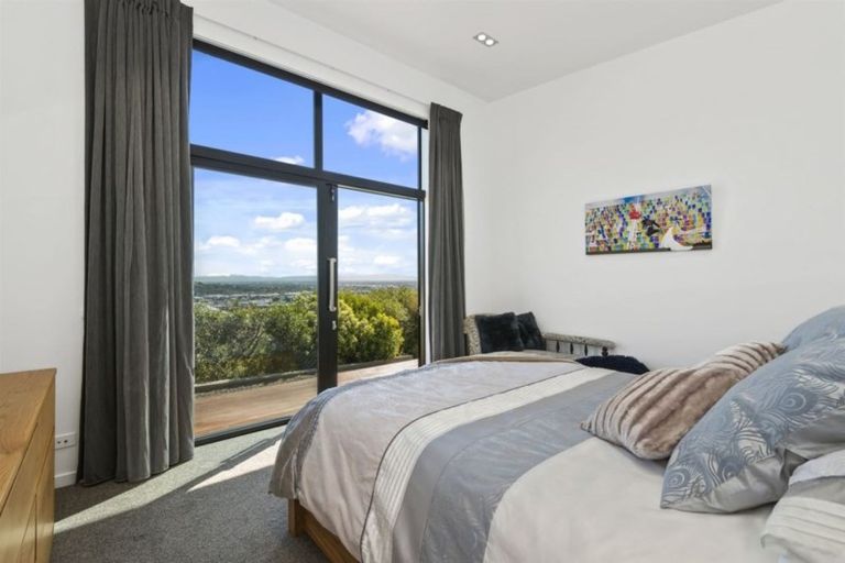 Photo of property in 3 Valley View, Mount Pleasant, Christchurch, 8081