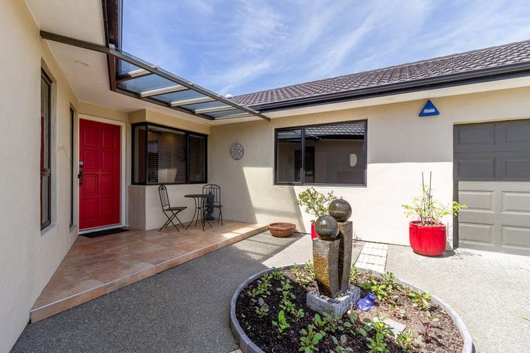 Photo of property in 11 Rutland Place, Taradale, Napier, 4112
