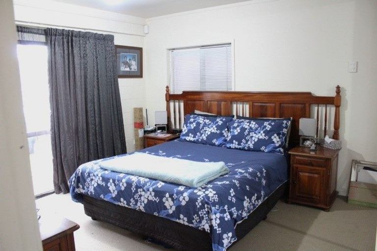 Photo of property in 1/53 Butley Drive, Farm Cove, Auckland, 2012