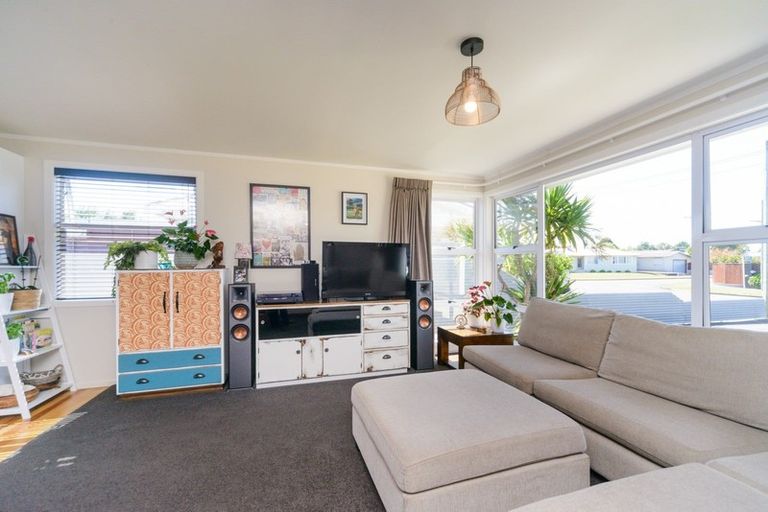 Photo of property in 26 Peters Avenue, Cloverlea, Palmerston North, 4412