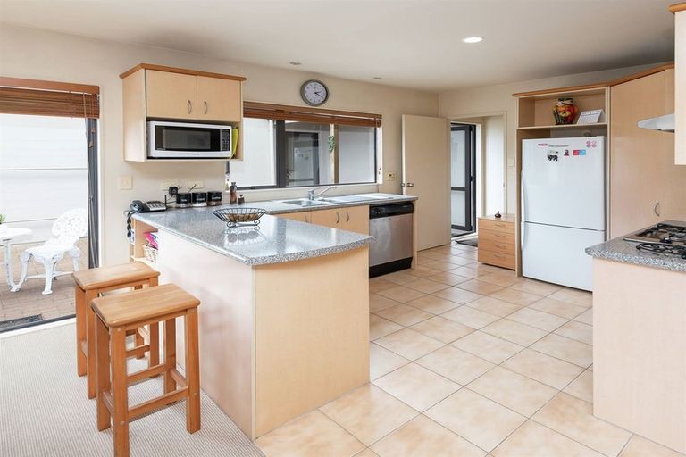 Photo of property in 2 Puma Drive, Golflands, Auckland, 2013