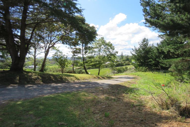 Photo of property in 21 Spicer Road, Cable Bay, 0420