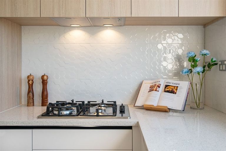 Photo of property in 18a Kearney Place, Massey, Auckland, 0614