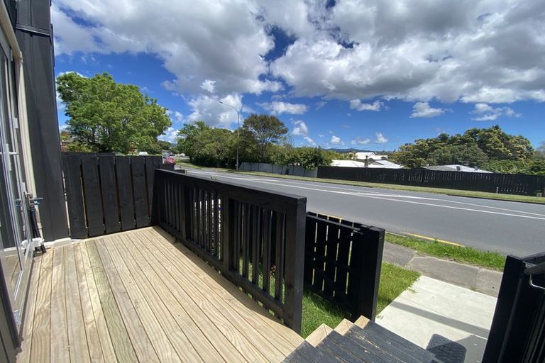 Photo of property in 57d Edmonton Road, Henderson, Auckland, 0612