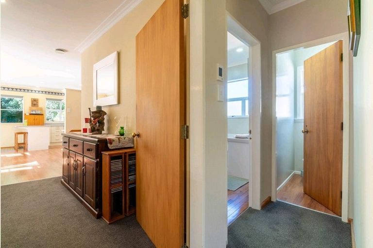 Photo of property in 6 Hinau Street, Tawa, Wellington, 5028