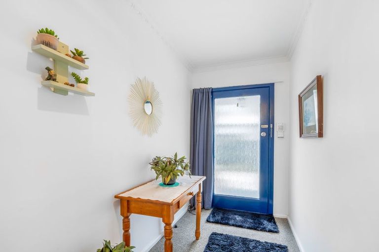 Photo of property in 42 Waratah Street, Avondale, Christchurch, 8061