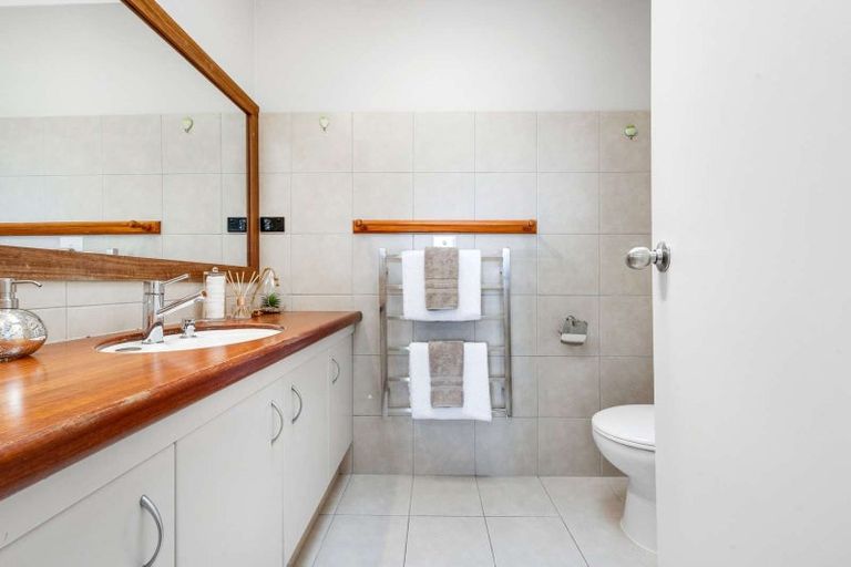 Photo of property in 21 Fieldstone Court, Northpark, Auckland, 2013