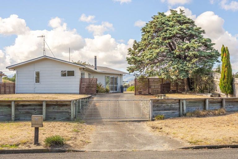 Photo of property in 52 Sarah Street, Waikawa Beach, Levin, 5573