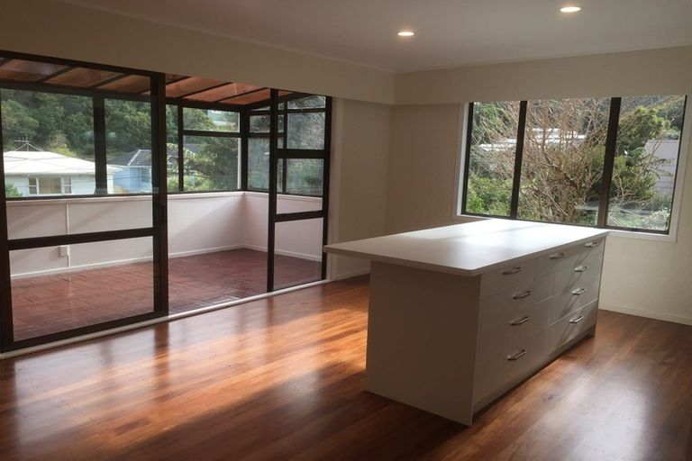 Photo of property in 132 Parkvale Road, Karori, Wellington, 6012