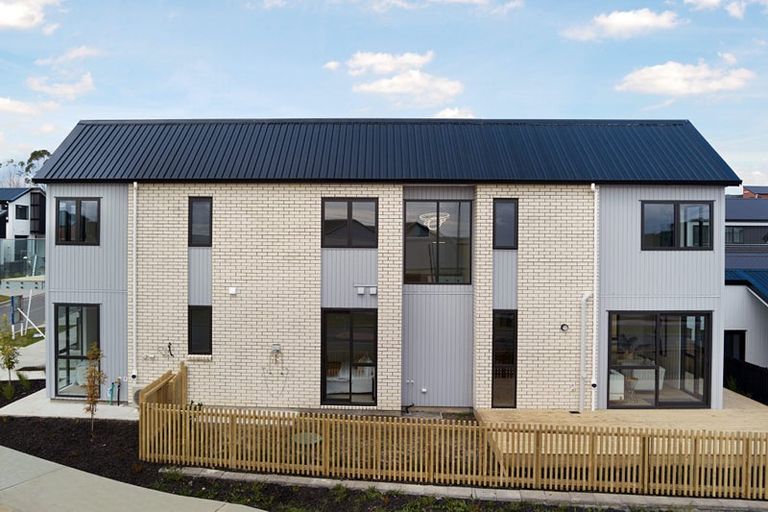 Photo of property in 37 Paretao Street, Massey, 0614