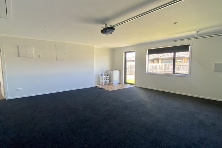 Photo of property in 16 Austin Reid Avenue, Carterton, 5713