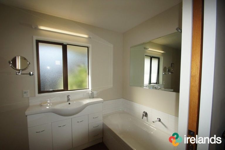 Photo of property in 2/8 Ilam Park Place, Ilam, Christchurch, 8041