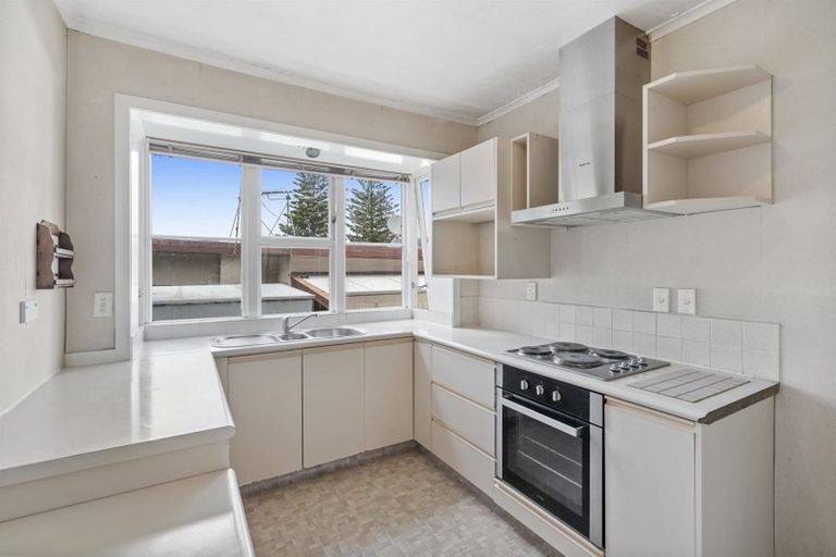 Photo of property in 20 Waterloo Road, Milford, Auckland, 0620