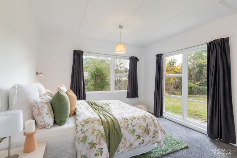 Photo of property in 10a Birch Grove, Pinehaven, Upper Hutt, 5019