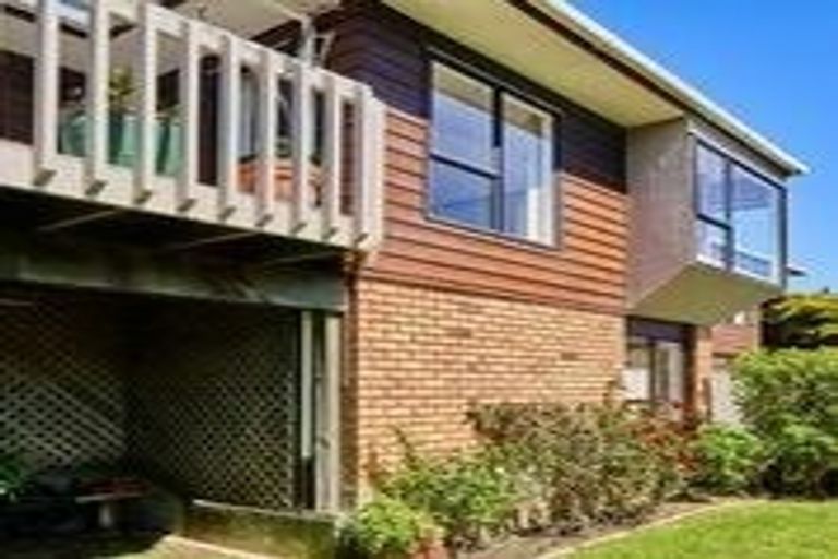 Photo of property in 42 Lakewood Avenue, Churton Park, Wellington, 6037