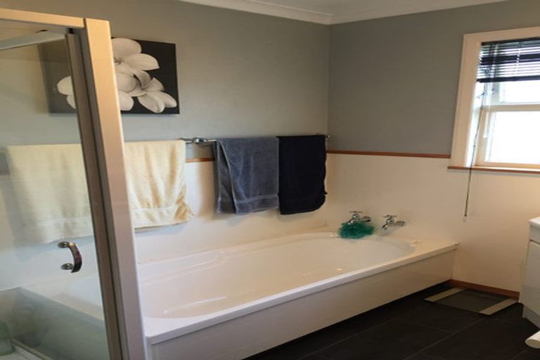 Photo of property in 18 Richmond Avenue, Takaro, Palmerston North, 4410