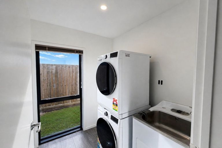 Photo of property in 1 Robalan Close, Halswell, Christchurch, 8025