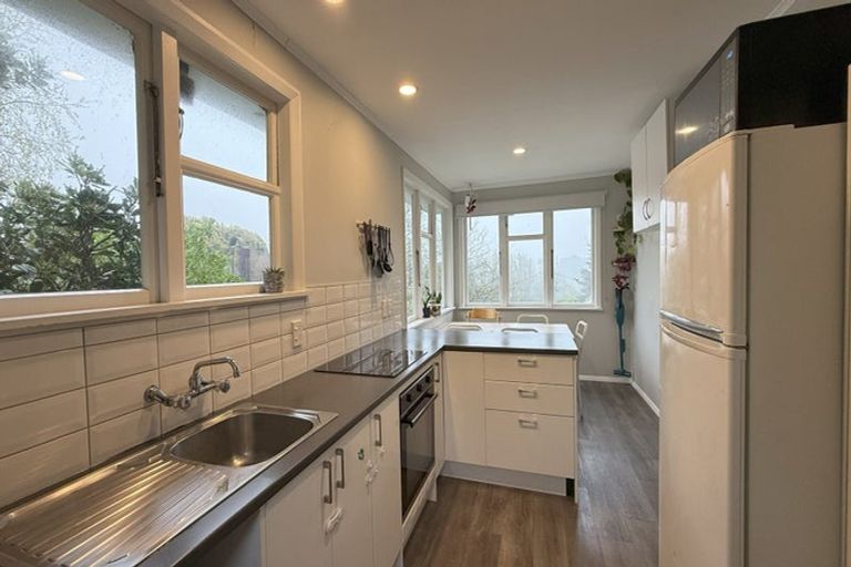 Photo of property in 6 Gloucester Street, Cannons Creek, Porirua, 5024