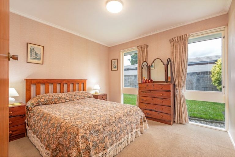 Photo of property in 10 Chilton Grove, Hokowhitu, Palmerston North, 4410