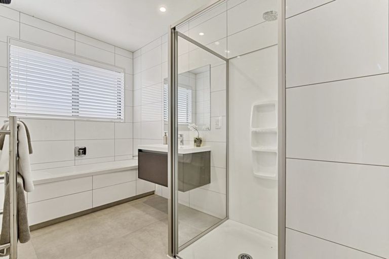 Photo of property in 19 Waituarua Drive, Takanini, 2112