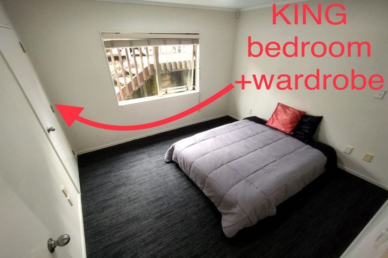 Photo of property in 1/5 Sunnyside Road, Sunnyvale, Auckland, 0612