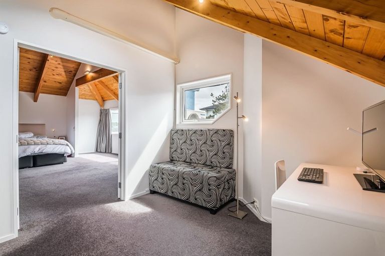 Photo of property in 2/24 Lake Pupuke Drive, Takapuna, Auckland, 0622