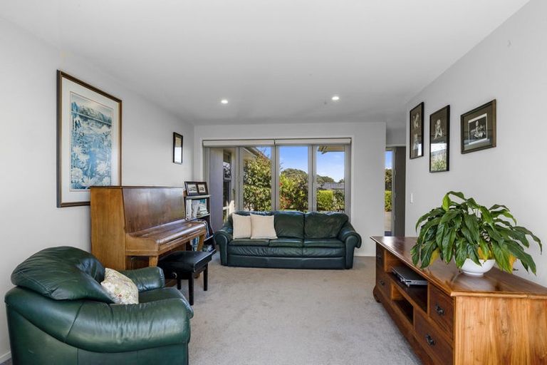 Photo of property in 8 Wentworth Lane, Waiwhakaiho, New Plymouth, 4312