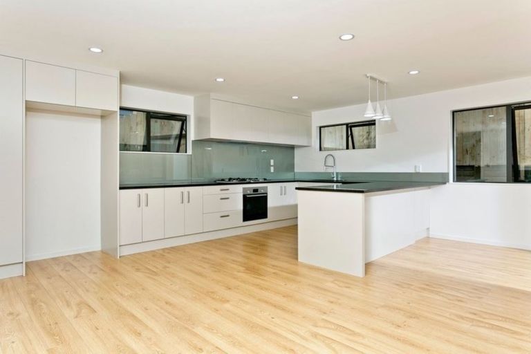 Photo of property in 62a Verran Road, Birkdale, Auckland, 0626