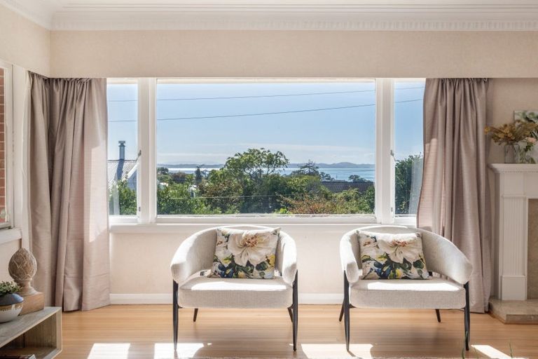 Photo of property in 1/53 Uxbridge Road, Mellons Bay, Auckland, 2014