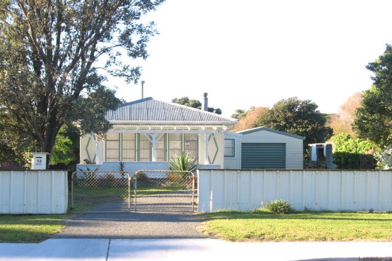 Photo of property in 12 The Avenue, Otaki Beach, Otaki, 5512