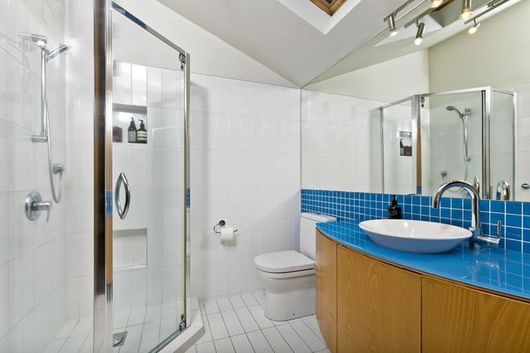 Photo of property in 18 Oakpark Place, West Harbour, Auckland, 0618